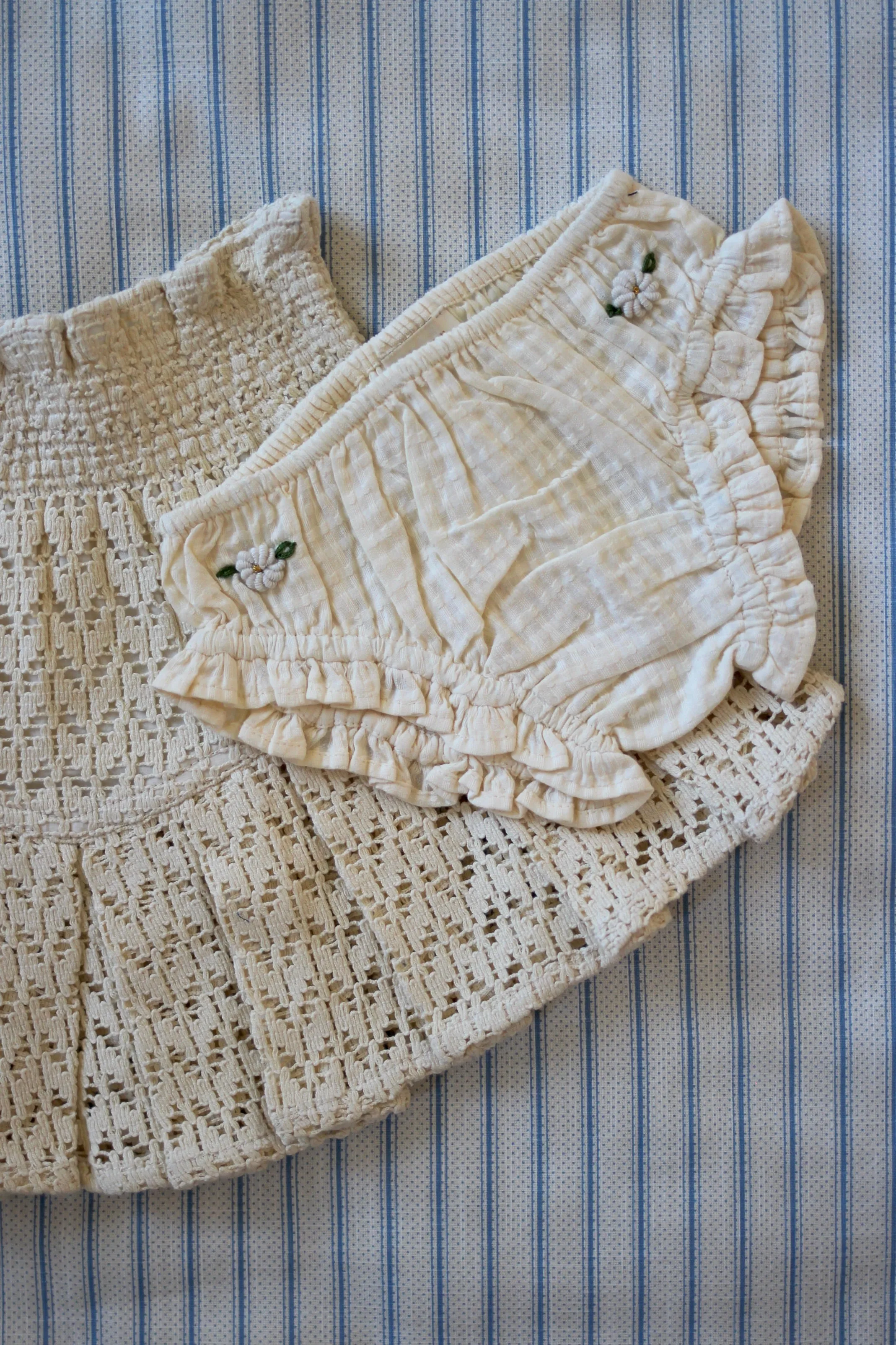 (-50%) set pleated skirt & panty natural lace