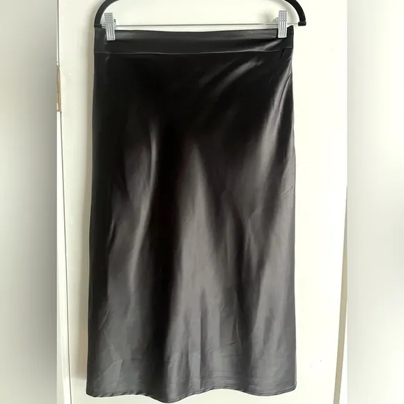 🆕 Walter Baker Daya Black Satin Slip Skirt Size 10