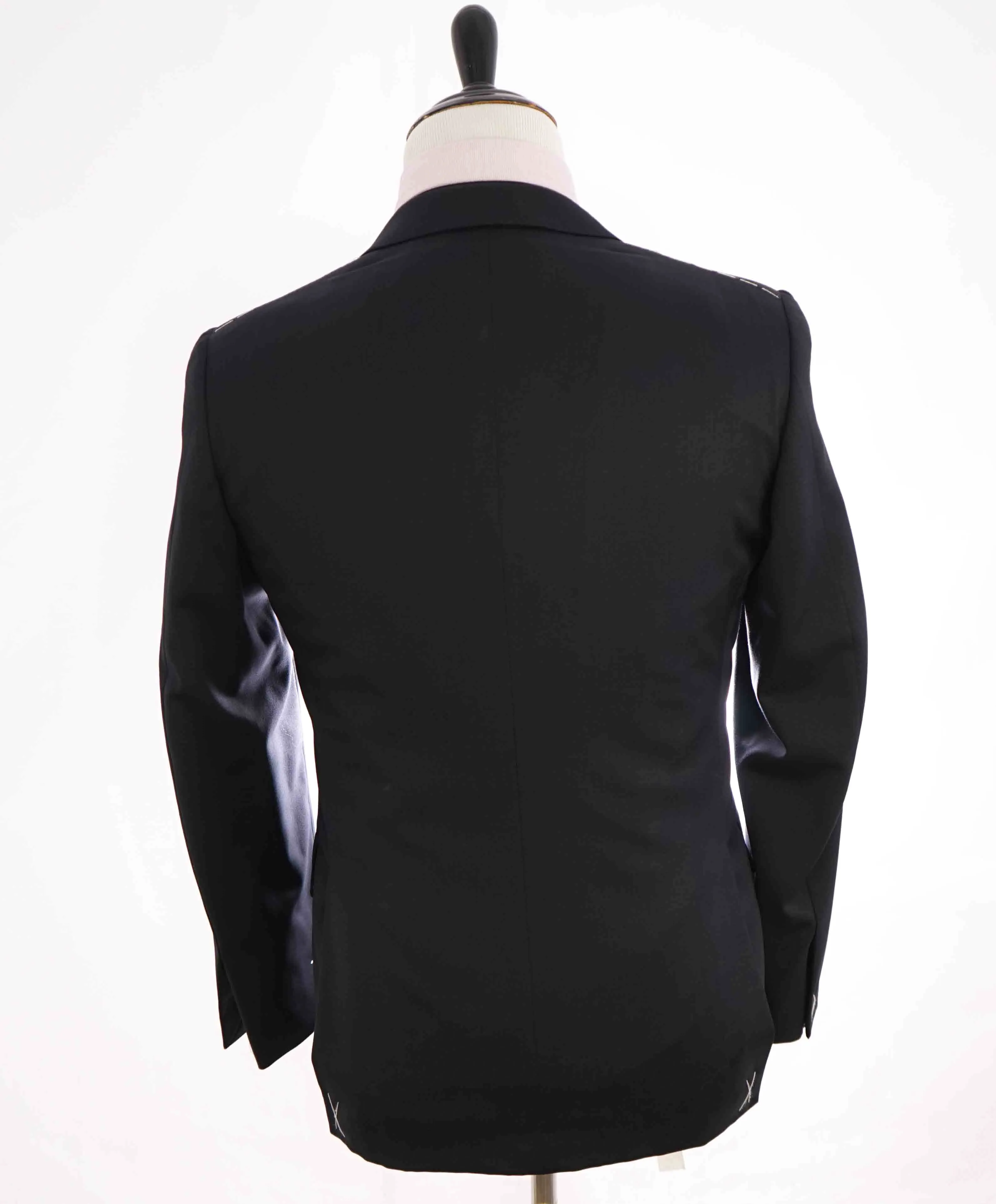 $3,250 ERMENEGILDO ZEGNA - "MULTISEASON" *Closet Staple* Navy Suit - 36S