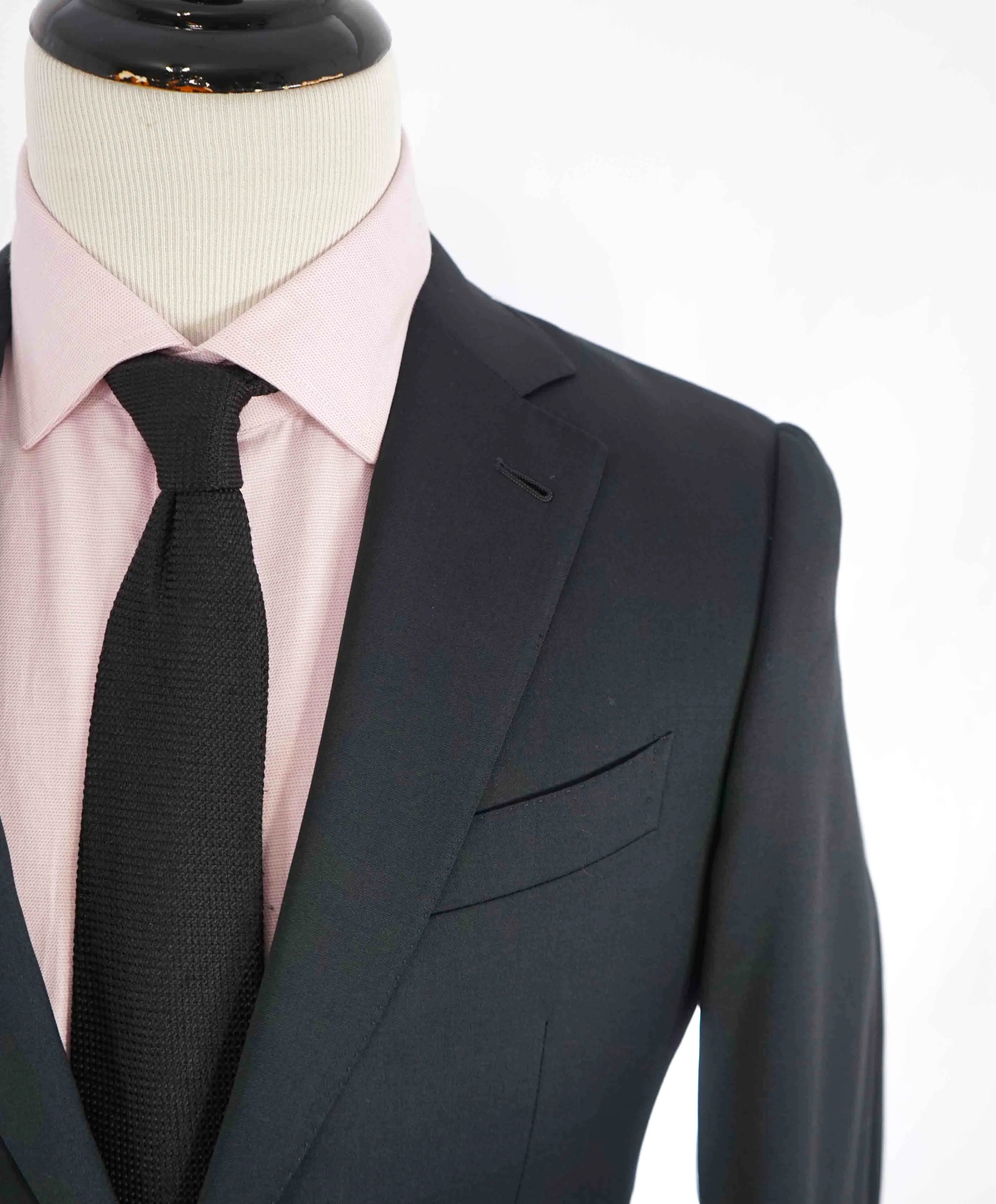 $3,250 ERMENEGILDO ZEGNA - "MULTISEASON" *Closet Staple* Navy Suit - 36S