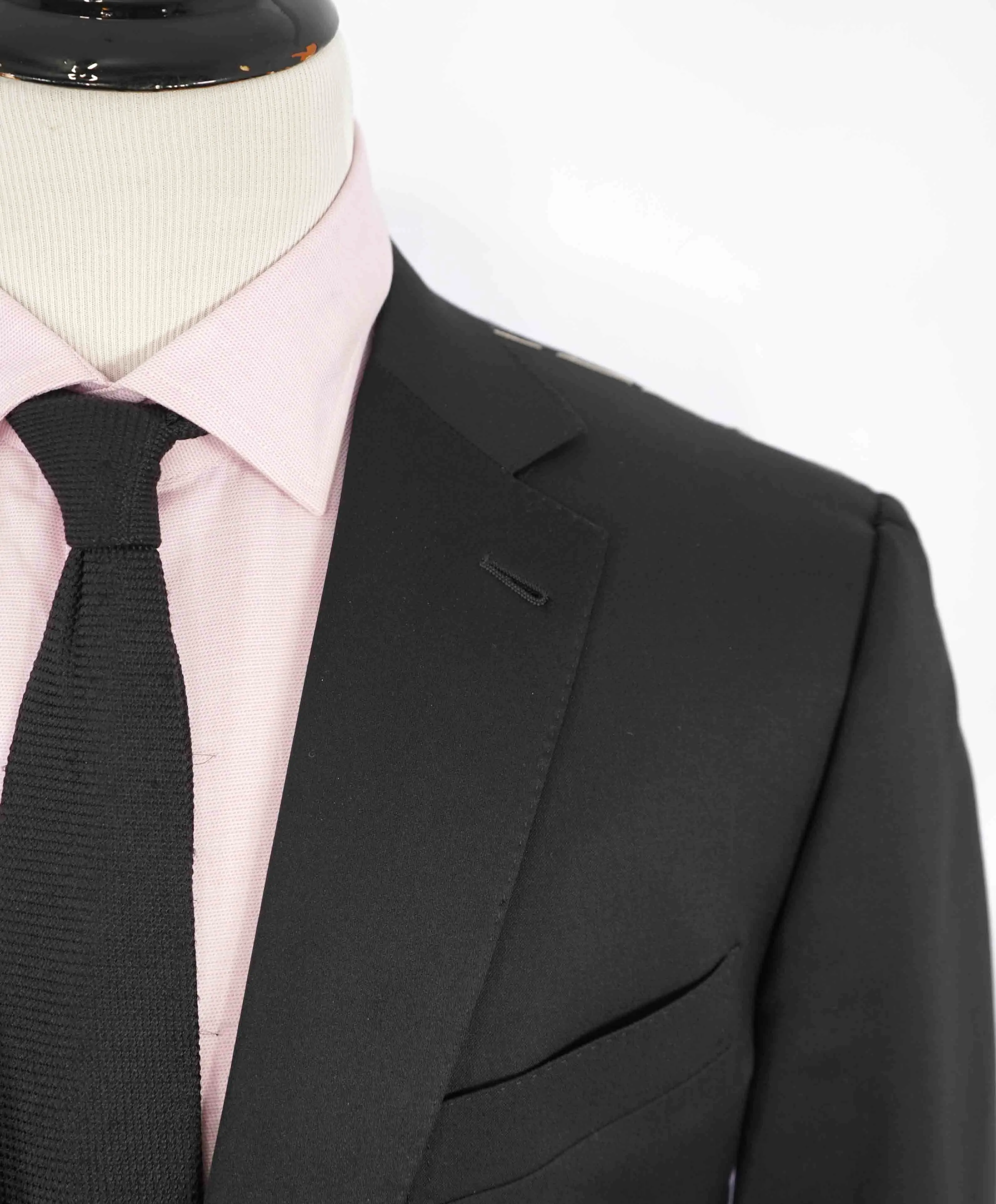 $3,995 ERMENEGILDO ZEGNA-"MULTISEASON" Notch Lapel Black Tuxedo-46R 37W