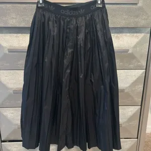 Adidas pleated skirt nwot small