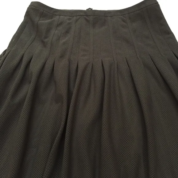 AKRIS Punto Skirt w/ Mesh Overlay sz 10