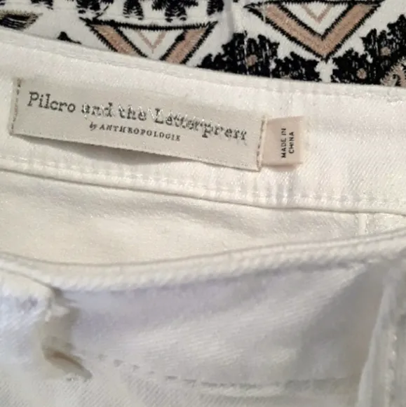 ANTHROPOLOGIE Pilcro White Denim Embroidered Skirt EUC sz 4
