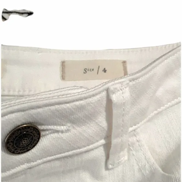 ANTHROPOLOGIE Pilcro White Denim Embroidered Skirt EUC sz 4