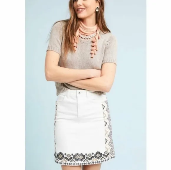 ANTHROPOLOGIE Pilcro White Denim Embroidered Skirt EUC sz 4