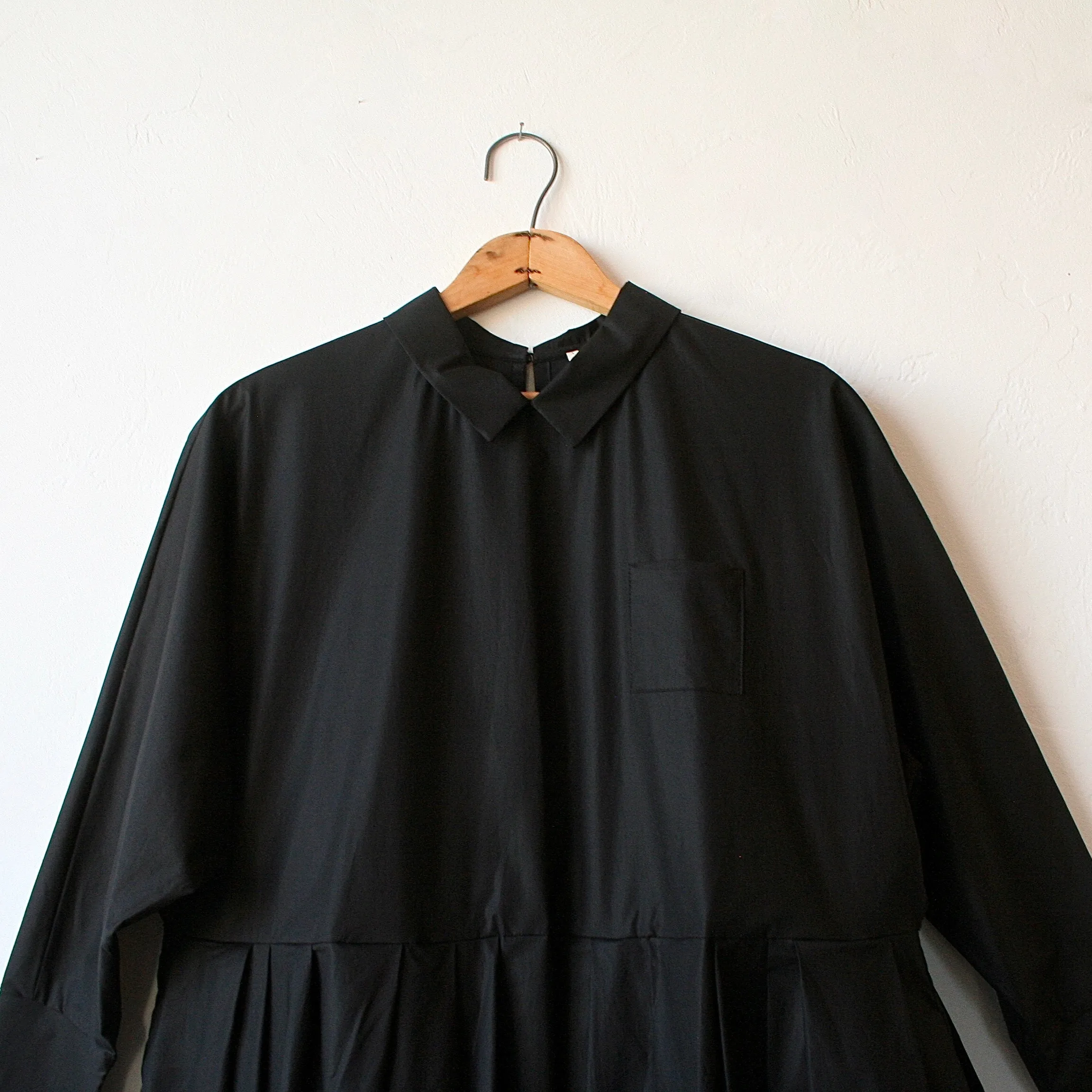 Apuntob Collar Dress - Black