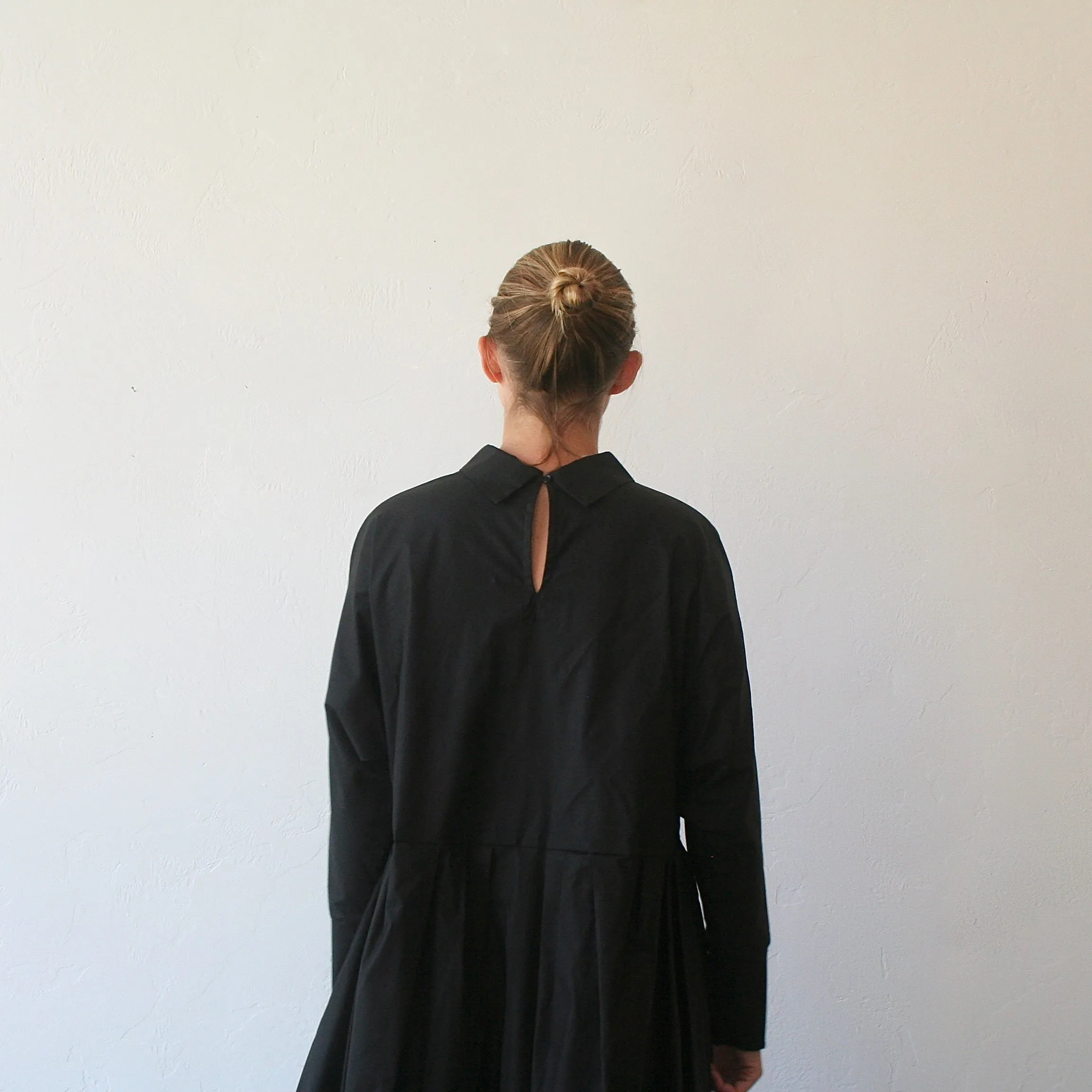 Apuntob Collar Dress - Black