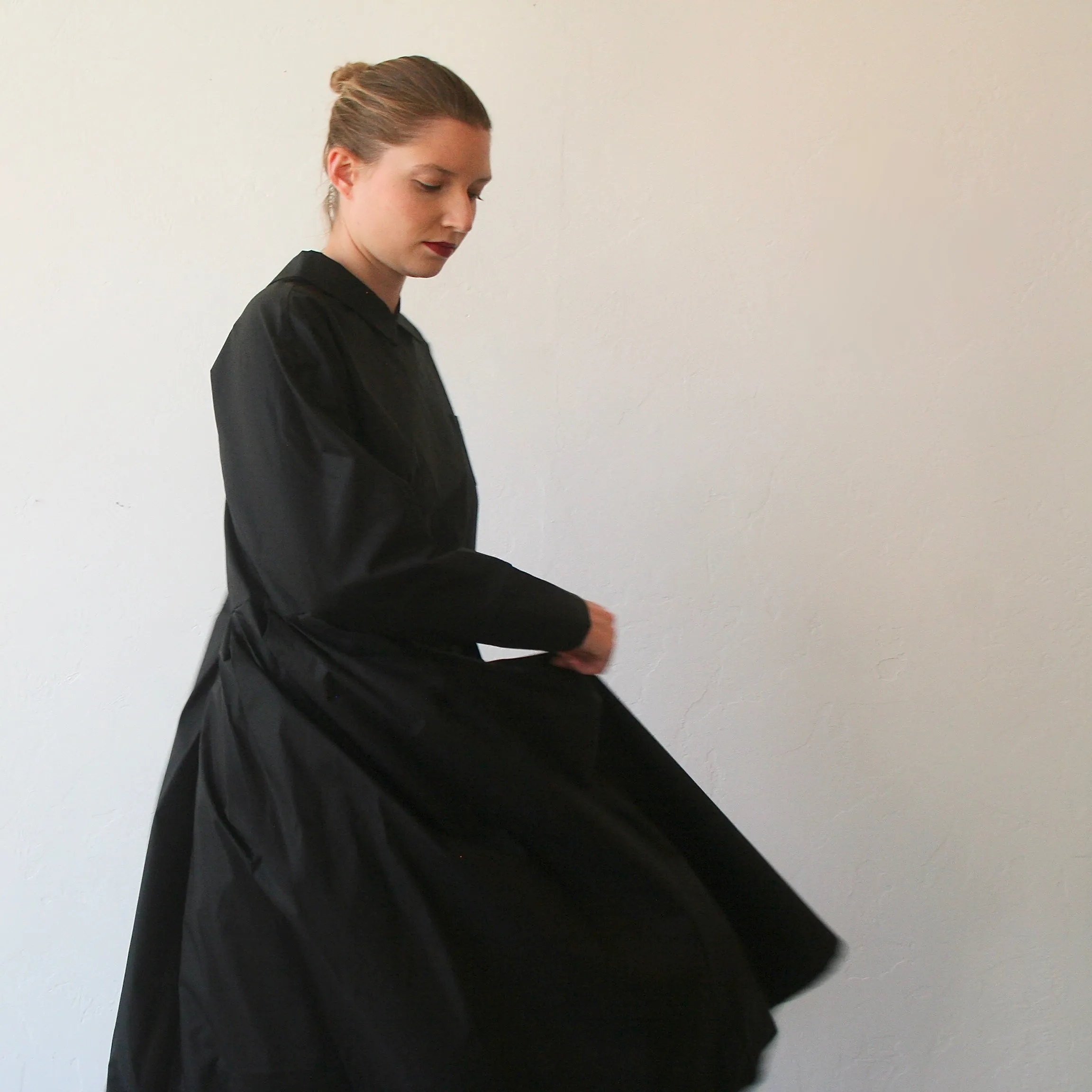 Apuntob Collar Dress - Black