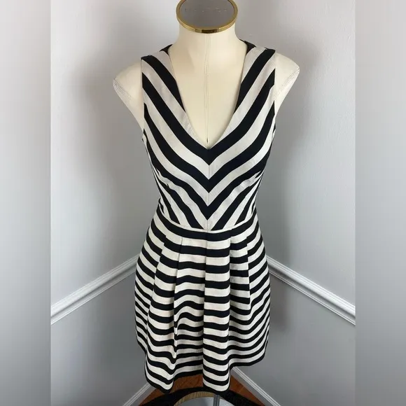 BANANA REPUBLIC Black &amp; Cream Striped Fit &amp; Flare Dress | Size 0