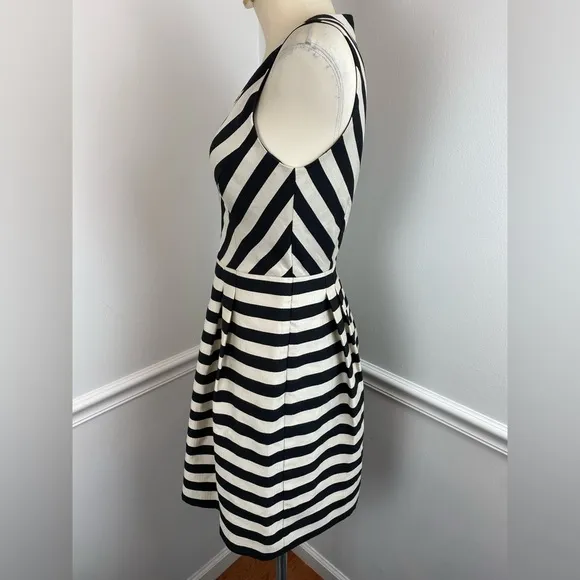 BANANA REPUBLIC Black &amp; Cream Striped Fit &amp; Flare Dress | Size 0