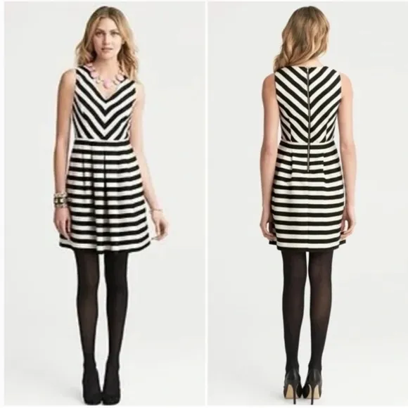 BANANA REPUBLIC Black &amp; Cream Striped Fit &amp; Flare Dress | Size 0