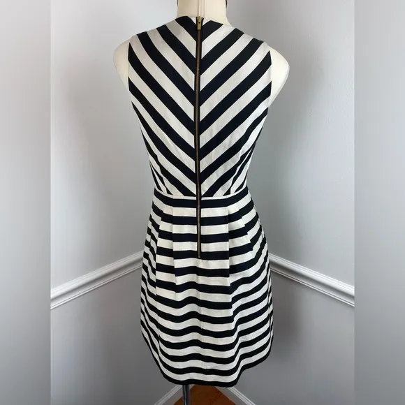 BANANA REPUBLIC Black &amp; Cream Striped Fit &amp; Flare Dress | Size 0