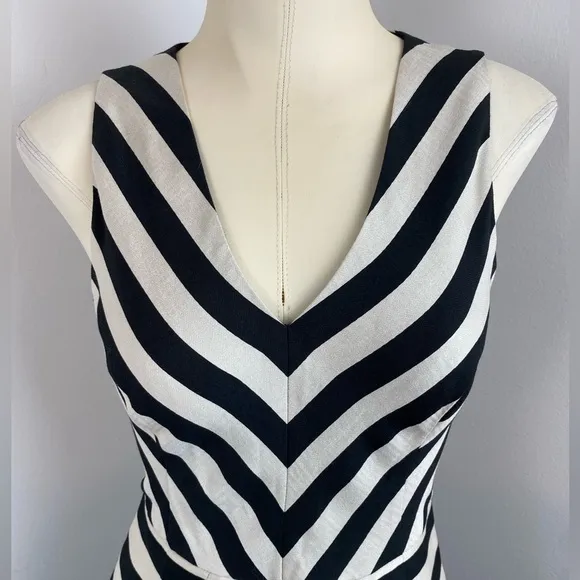 BANANA REPUBLIC Black &amp; Cream Striped Fit &amp; Flare Dress | Size 0