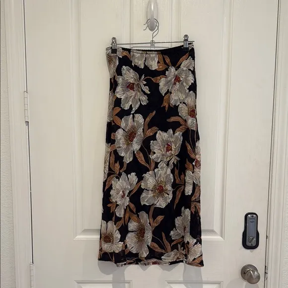 Band of the free RHO BLACK FLORAL SLIP SKIRT