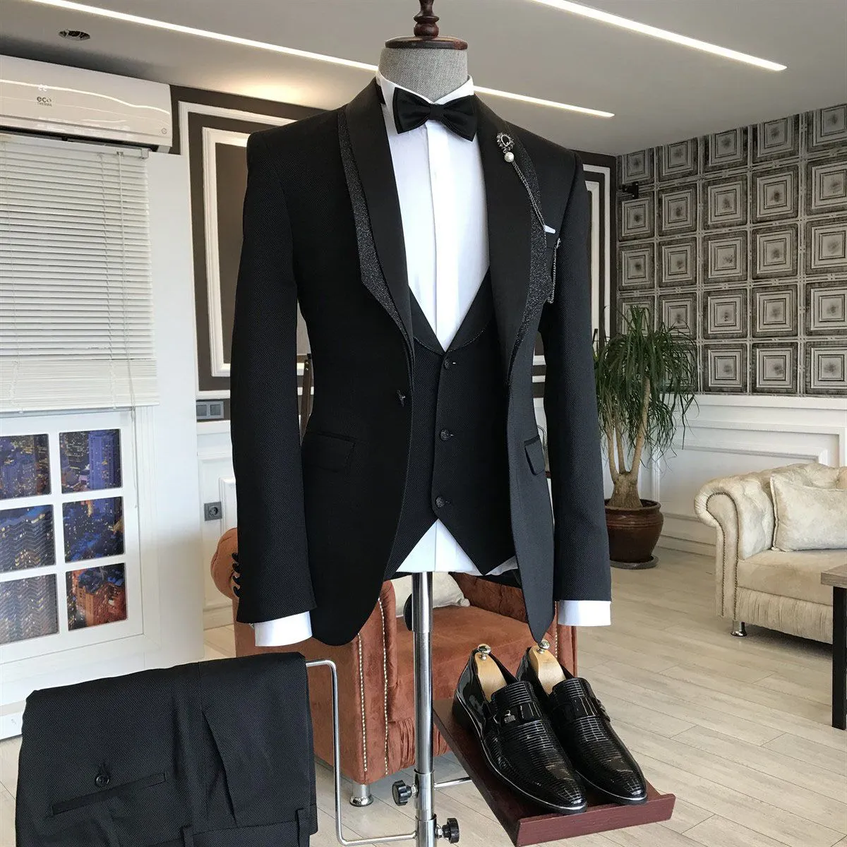 Bespoke 3-pieces Black Shawl Lapel One Button Wedding Tuxedos