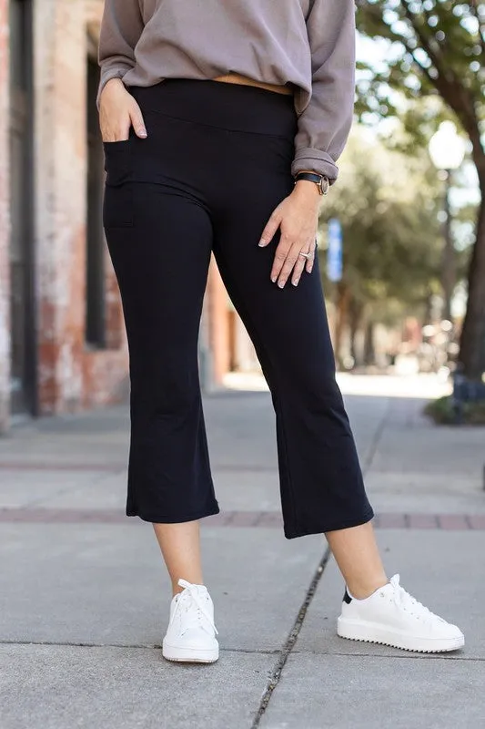 Black - Kick Flare Leggings with Pockets