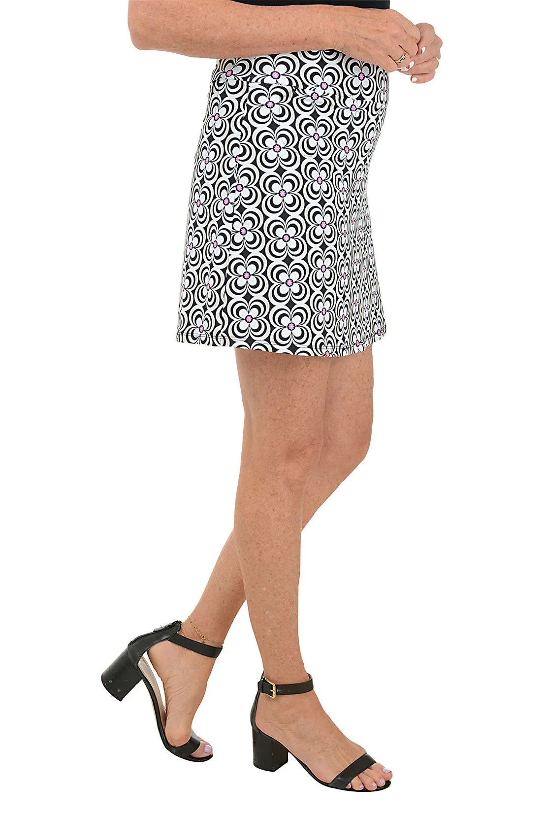 Black Optical Daisy UPF50  Pull-On Skort