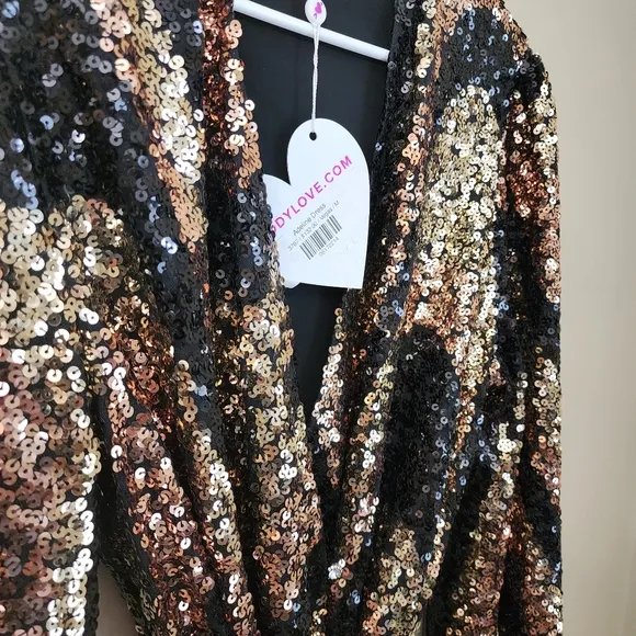 Buddy Love Size M Dress Black / Gold Sequins Loose Fit Wrap Dress Mid Thigh