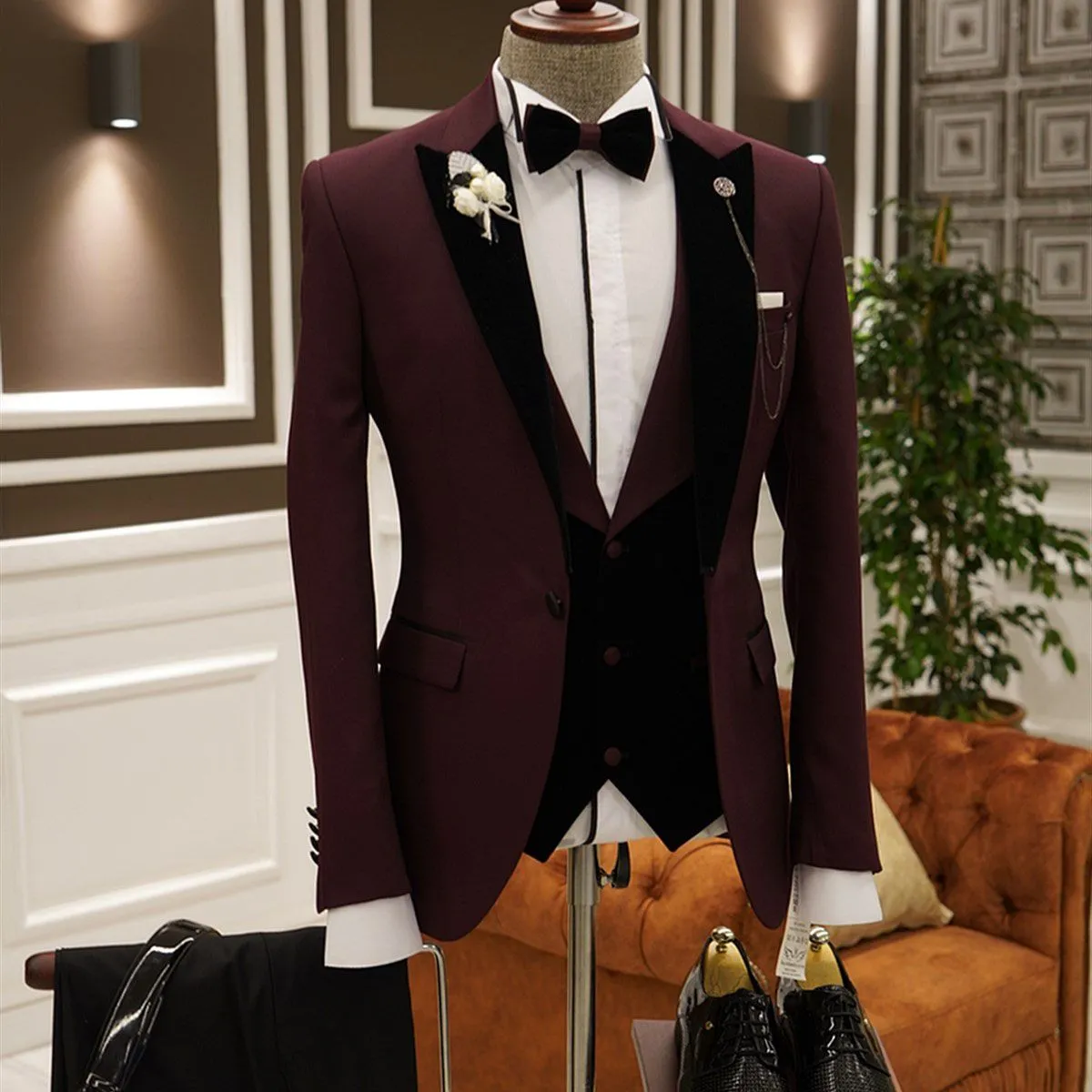 Burgundy 3-pieces Peaked Lapel Slim Fit Men's Prom Suits