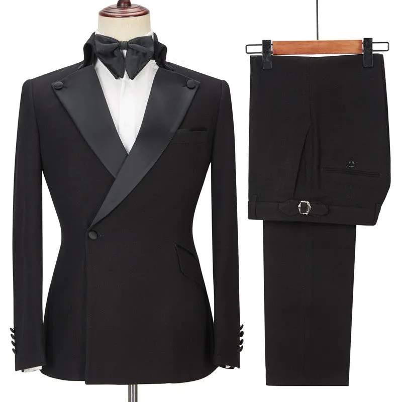 Chic Black Designer Slim Fit Peaked Lapel Men Suits for Prom