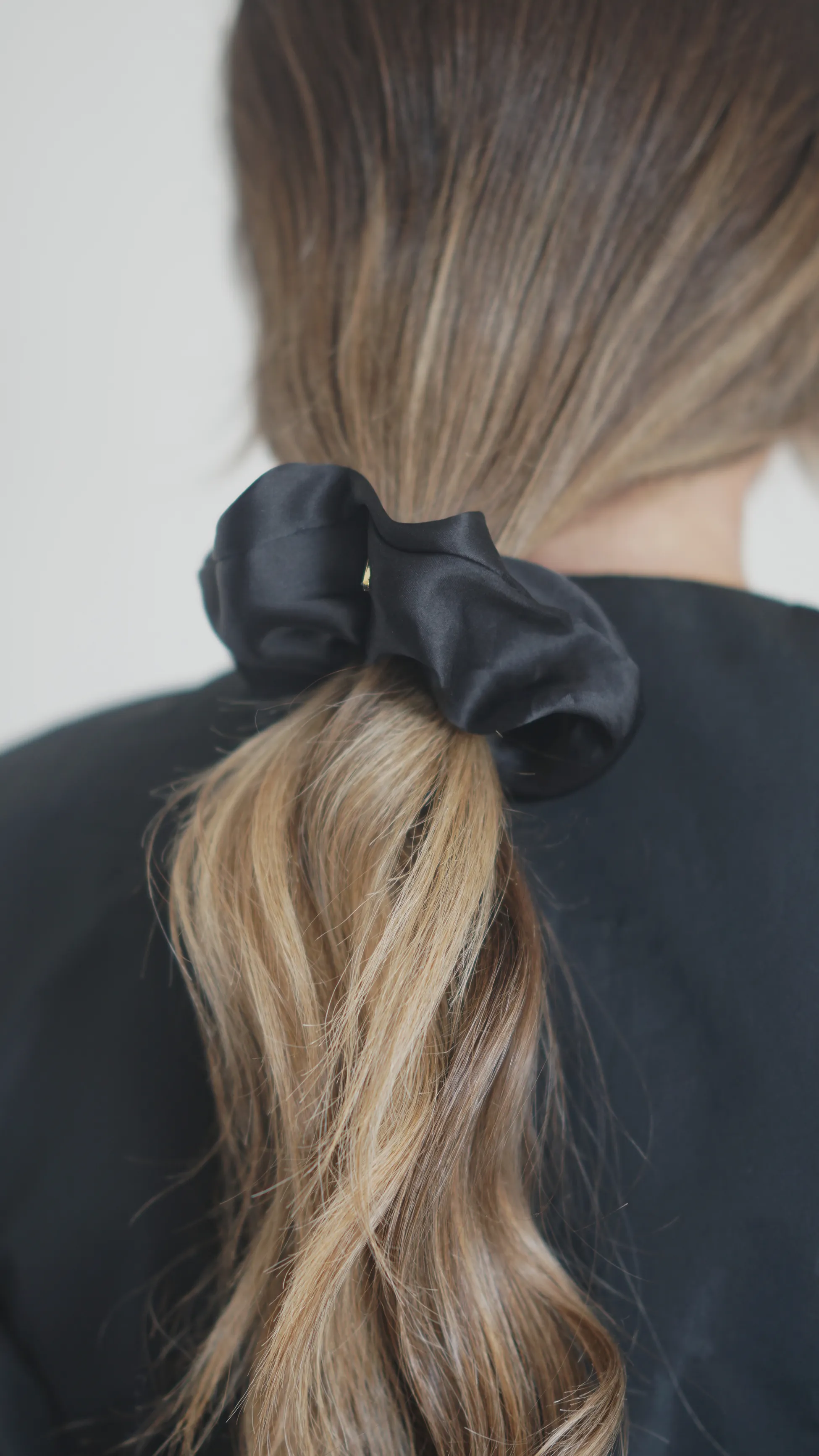 CORA PONY WRAP ORGANZA - BLACK