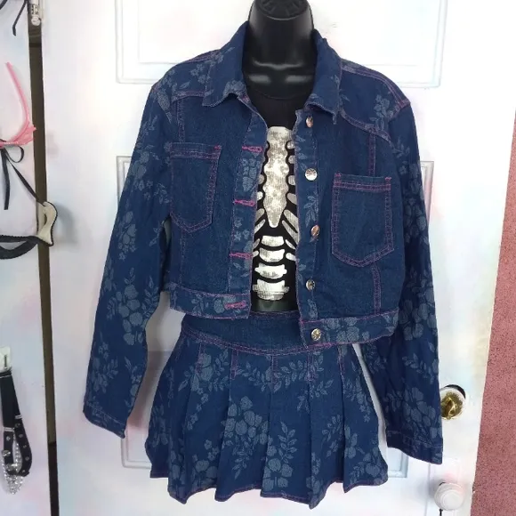 Delia*s NWT Coconut girl floral pattern Denim pleated set! Skirt &amp; jacket!