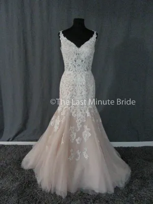 Essense of Australia Style D2281