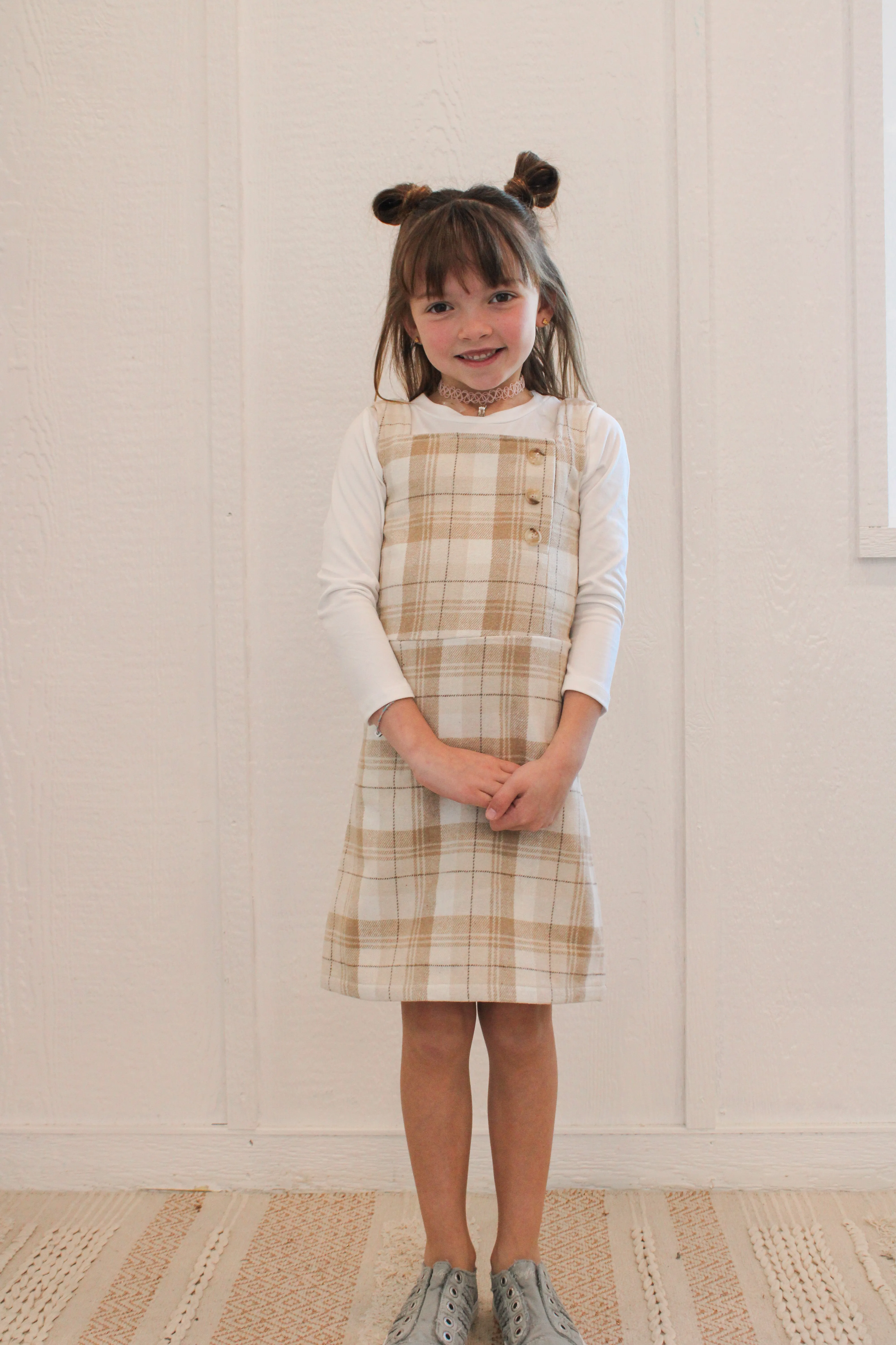 Girls long sleeve white top with pocket