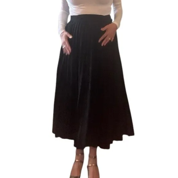 Gracia Long Black Pleated Skirt with Side Buckle – Size M