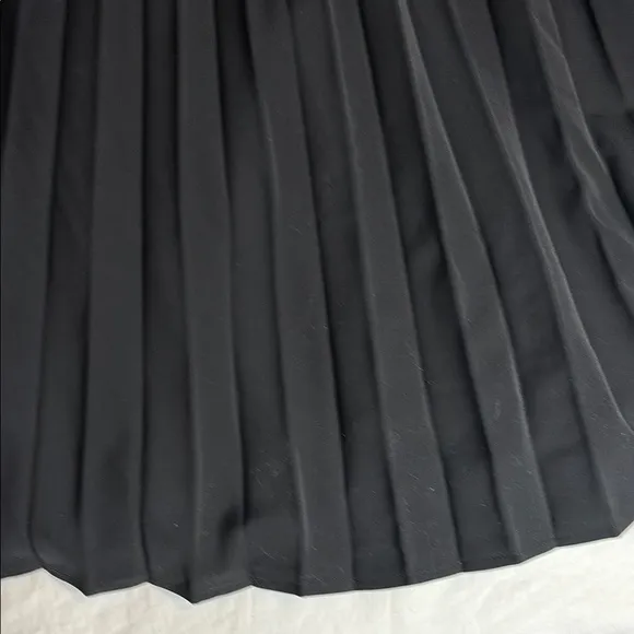 Gracia Long Black Pleated Skirt with Side Buckle – Size M