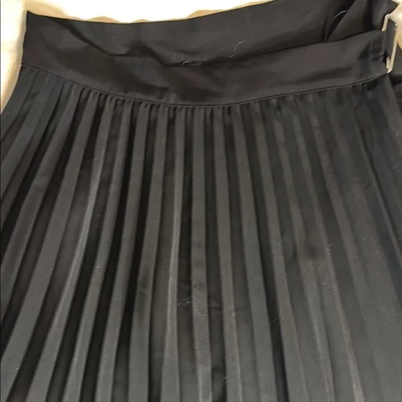 Gracia Long Black Pleated Skirt with Side Buckle – Size M