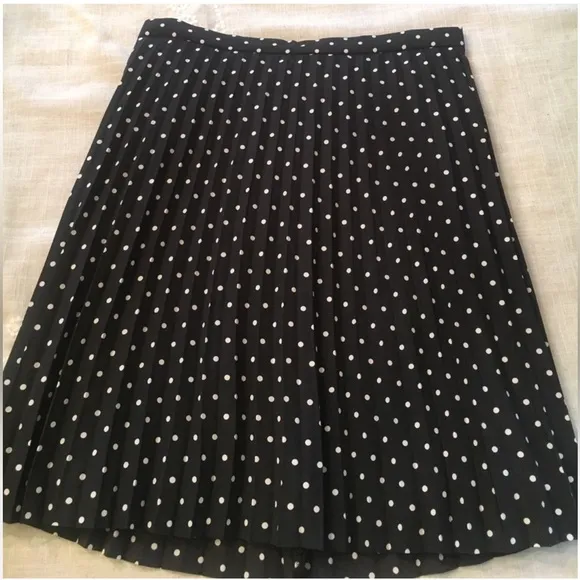 J crew pleated black and white polka dot circle skirt size 4 mini lined dotted