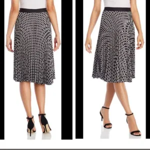Max studio pleated skirt