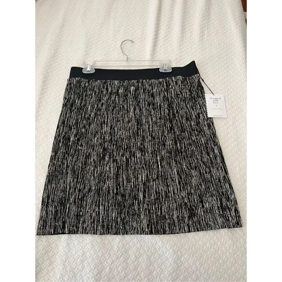 New Stella and Dot Reversible skirt silver and black fancy