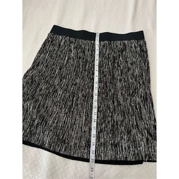 New Stella and Dot Reversible skirt silver and black fancy