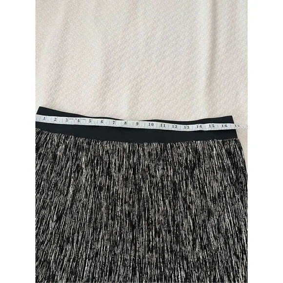 New Stella and Dot Reversible skirt silver and black fancy