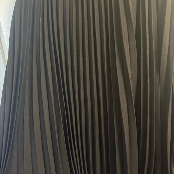 NWT black pleated Cinq A Sept midi skirt size 12
