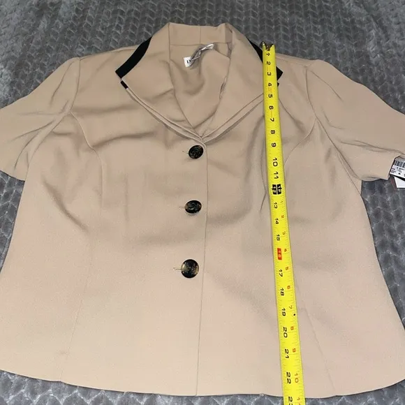 NWT Danny &amp; Nicole Blazer and Floral Skirt Set