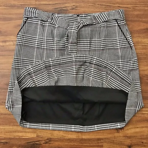 NWT Women’s Karl Lagerfeld Pleated Front Plaid Ski