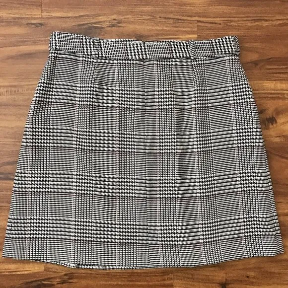 NWT Women’s Karl Lagerfeld Pleated Front Plaid Ski
