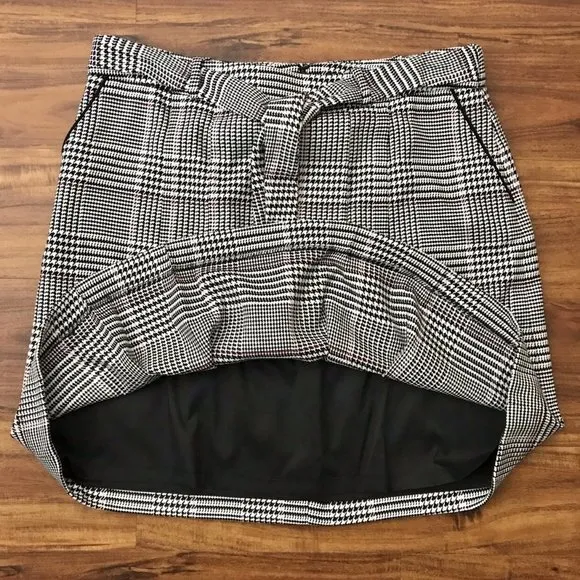 NWT Women’s Karl Lagerfeld Pleated Front Plaid Ski