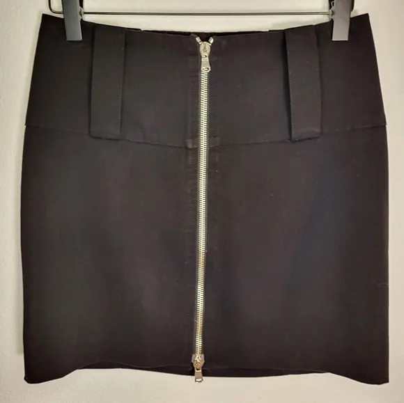 Patrizia Pepe Italian Black Zip Front Mini Skirt size EU 40 (US 4)