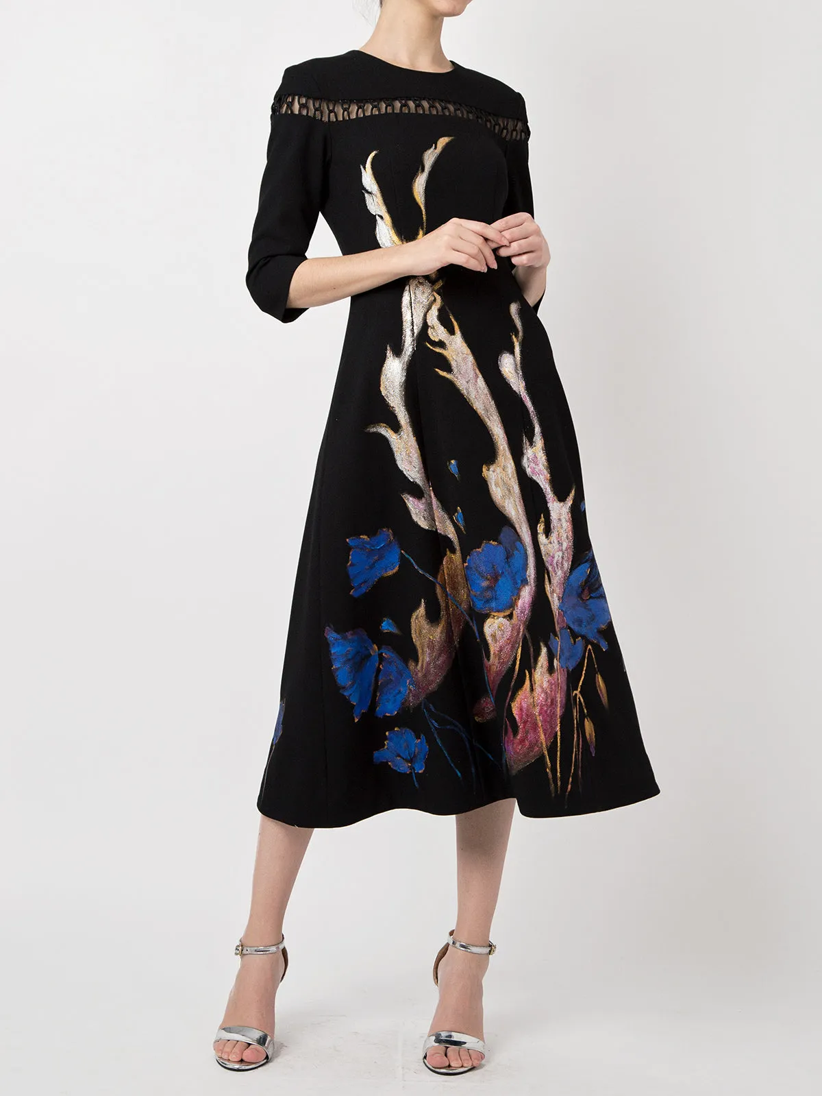 PHOENIX IN POPPY-PAINTED MIDI BLACK DRESS