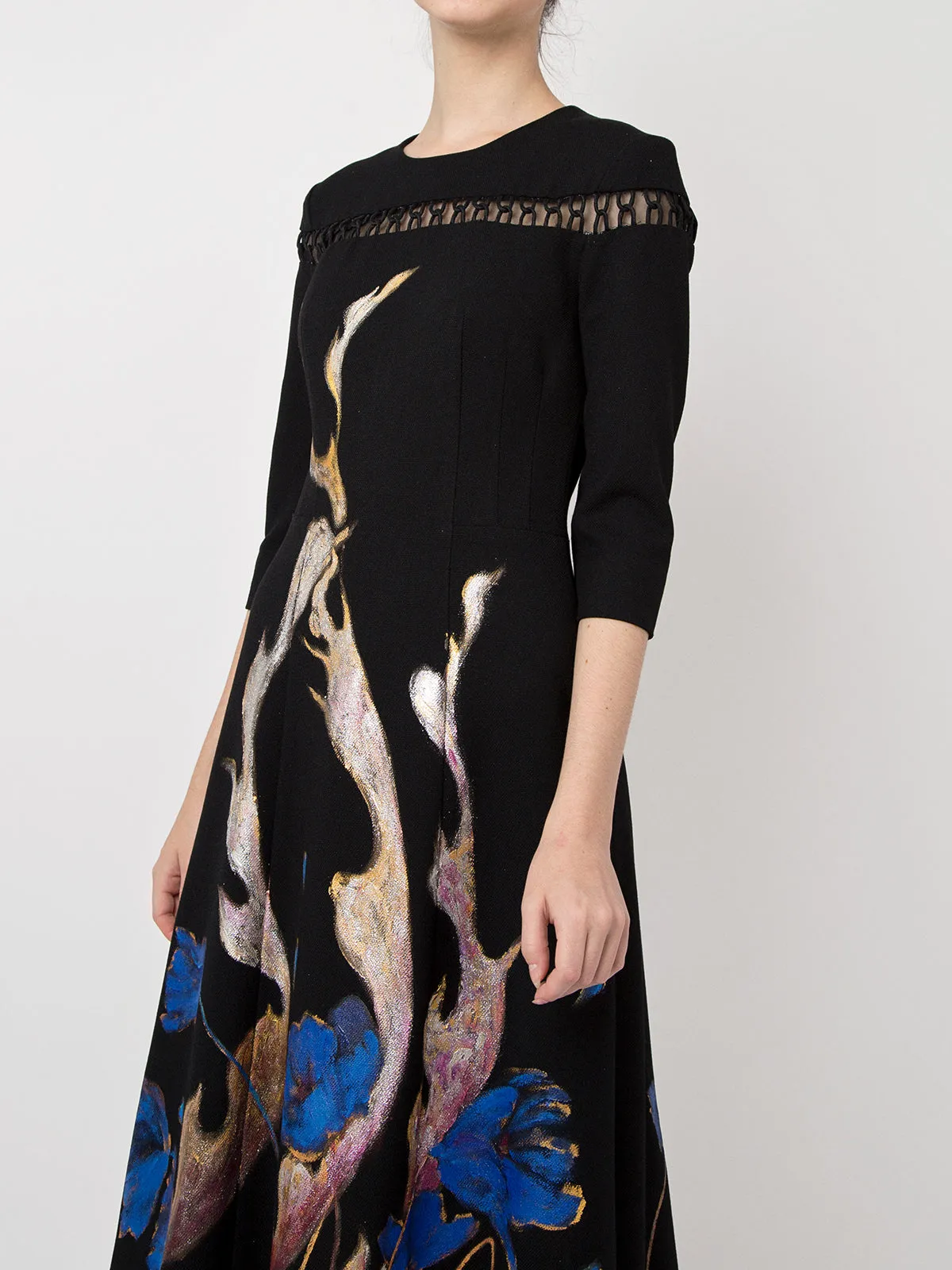 PHOENIX IN POPPY-PAINTED MIDI BLACK DRESS