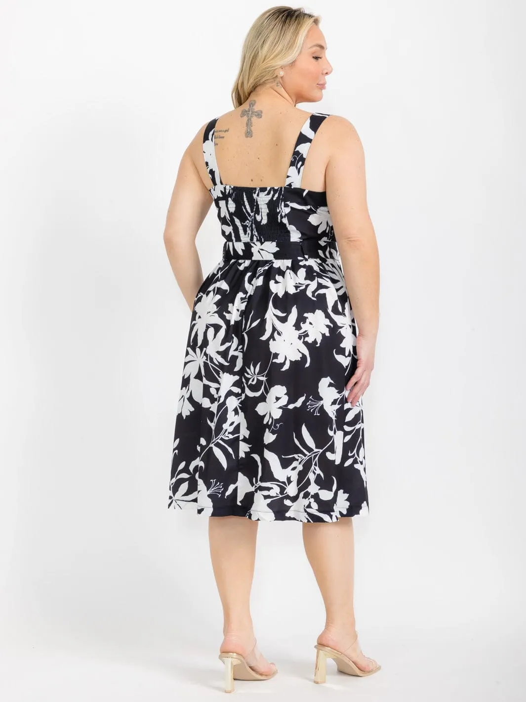 PLUS SIZE SLEEVELESS SMOCK FLORAL MIDI DRESS