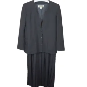 Saks FIFTH AVENUE - Vintage wool pleated skirt set size 10