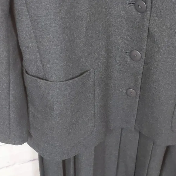 Saks FIFTH AVENUE - Vintage wool pleated skirt set size 10