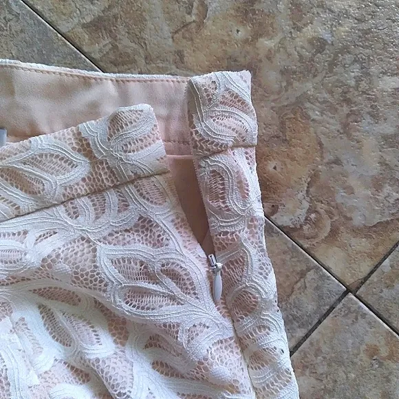 Sandro Paris Guipure Lace Overlay mini skirt, size Medium