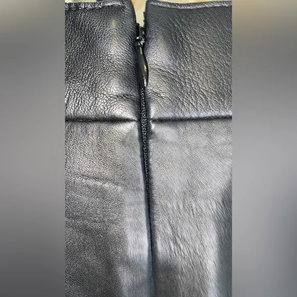 SIGNATURE PLEATED LEATHER SKIRT